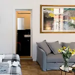 Second Floor Centro Storico 호텔 2*