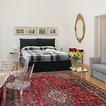 Second Floor Centro Storico 호텔 2*