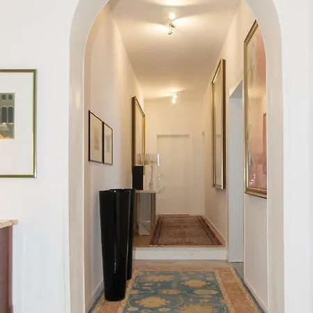 Second Floor Centro Storico 2* Болонья