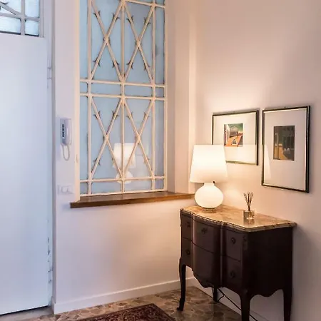 Отель Second Floor Centro Storico 2*