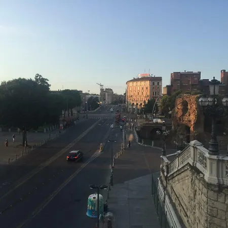 Second Floor Centro Storico Болонья