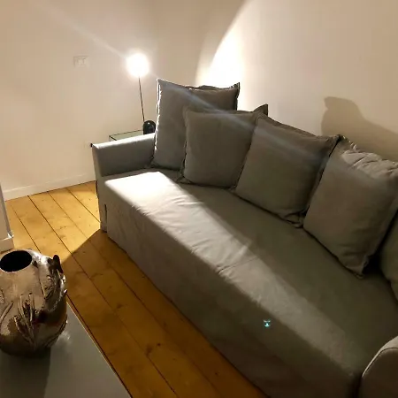 Second Floor Centro Storico Болонья