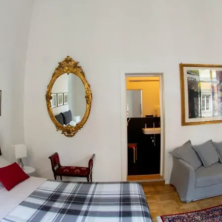 Second Floor Centro Storico Отель Болонья