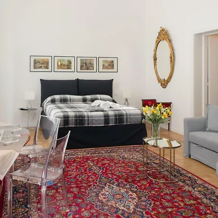 Second Floor Centro Storico Bed & Breakfast 2*